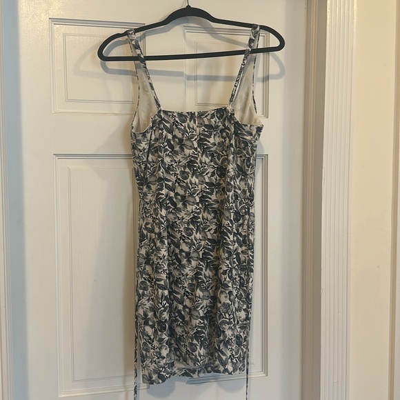 Abercrombie mini dress - women’s size medium - Picture 3 of 4